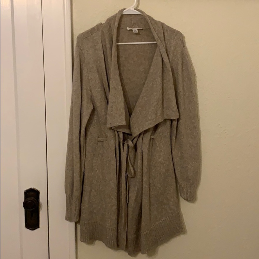 Maternity sweater wrap